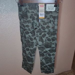 Levi's slim cargo pants for girls